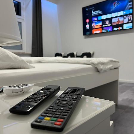 Freshly Renovated City Apartments Essen Kitchen Wifi Near Duesseldorf Airport エクステリア 写真