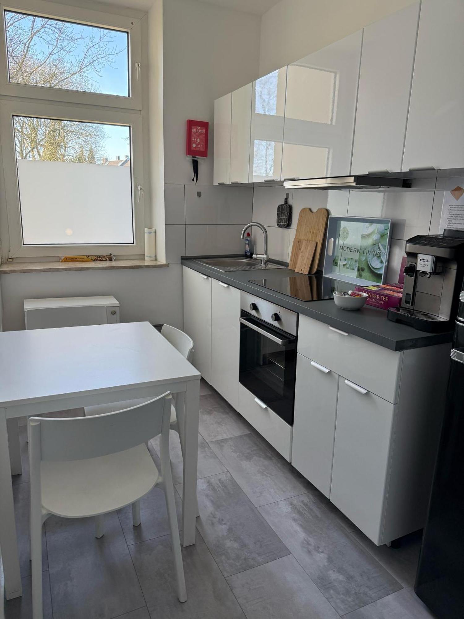 Freshly Renovated City Apartments Essen Kitchen Wifi Near Duesseldorf Airport エクステリア 写真